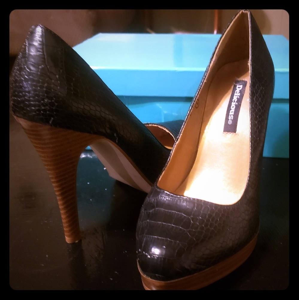 Black Snake skin 5 inch heel- size 7